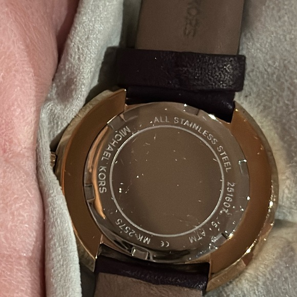 Michael Kors Garner, MK-2575 Women’s Watch in Plum and Rose Gold - Picture 8 of 12